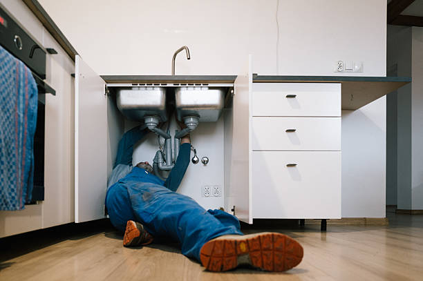Professional Emergency Plumber technician working in Huron, SD